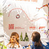 Evento mónimo: Evento dedicado a la familia donde los niños son invitados a participar en la construcción de una historia mural 